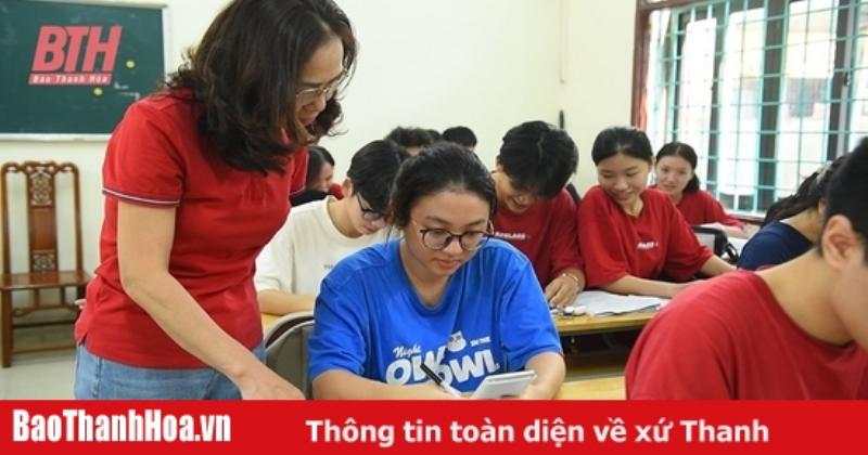 Học sinh lớp 12 cảm thấy áp lực khi chuẩn bị cho kỳ thi tốt nghiệp THPT quan trọng